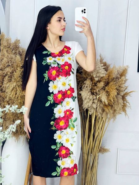 Неймовірна сукня в яскравих квітах