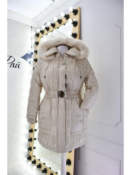 Зимова молочна куртка з натуральним хутром