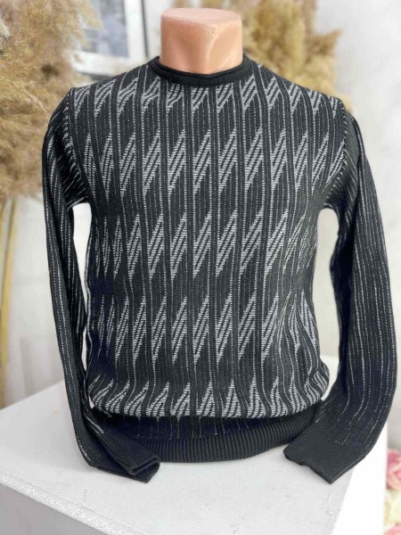 Чоловічий светр чорний з класичним орнаментом