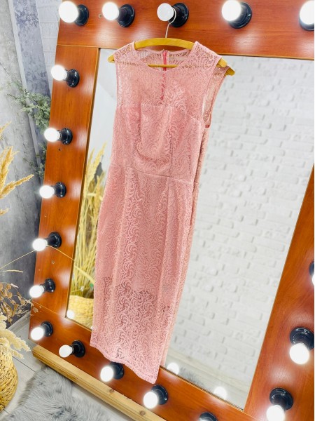 Жіноча класична рожева сукня з мережива