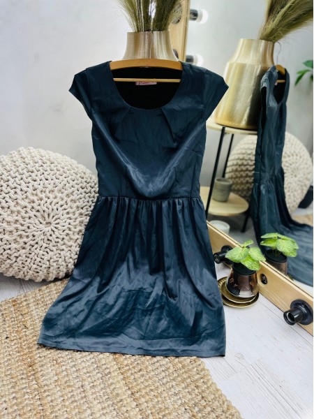 Жіноча класична чорна сукня (38)