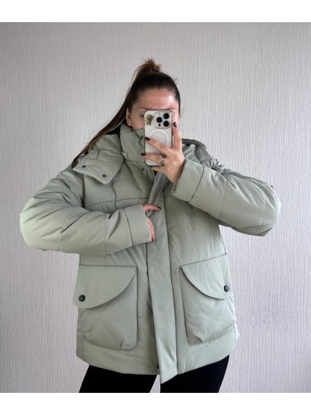 Зимова жіноча куртка