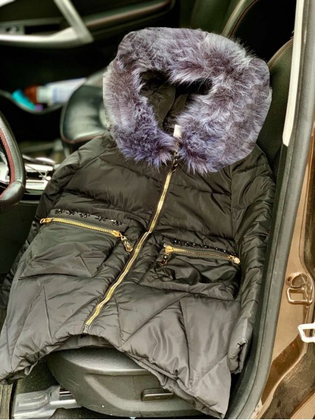 Зимова куртка з смарагдами на кишеньках