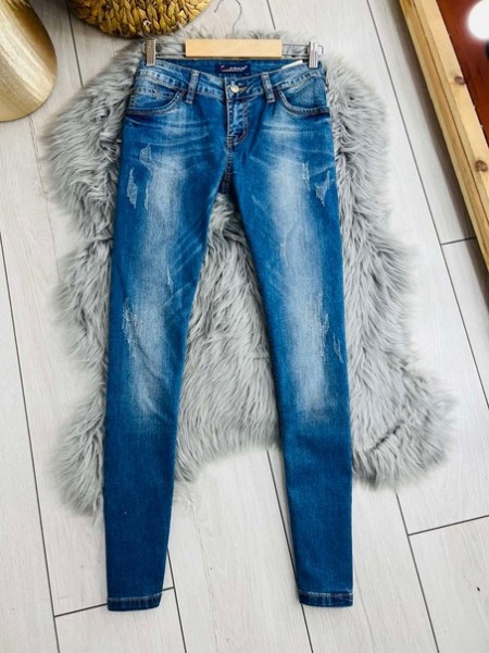 Жіночі  класичні джинси з потертостями (29)