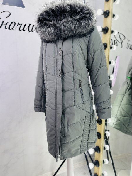 Жіноче тепле пальто на холодну зиму. Класика