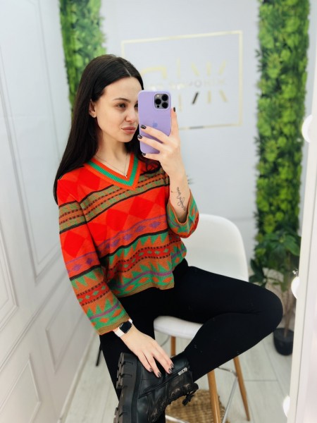 Неймовірний светр з трендовим написом 