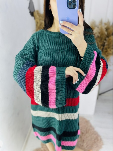 Зручна светр-сукня з грайливому забавленні
