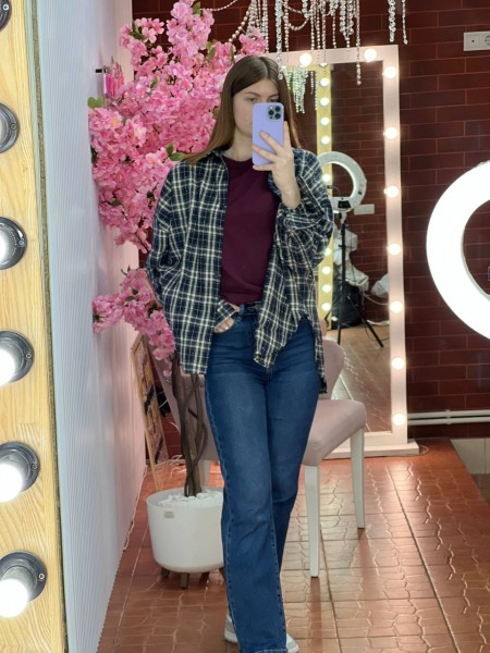 Сорочка усіяна стразами