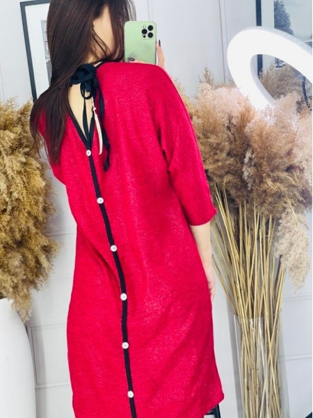 Яскрава, червона та стильна в'язана сукня з оригінальною спинкою