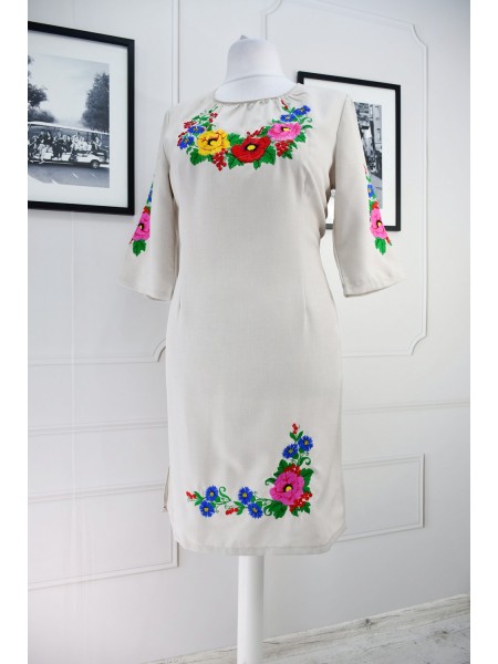 Сукня-вишиванка з різними квітами
