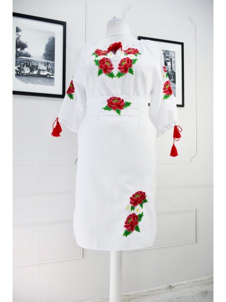 Сукня-вишиванка з червоними квітами