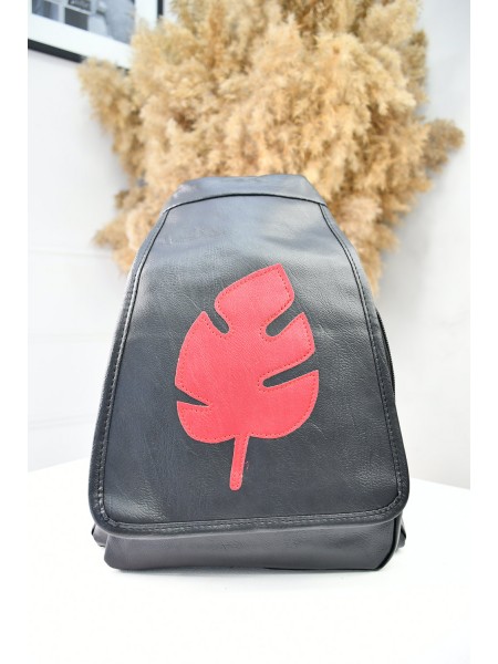Жіночий рюкзак чорний хлястик з листочком