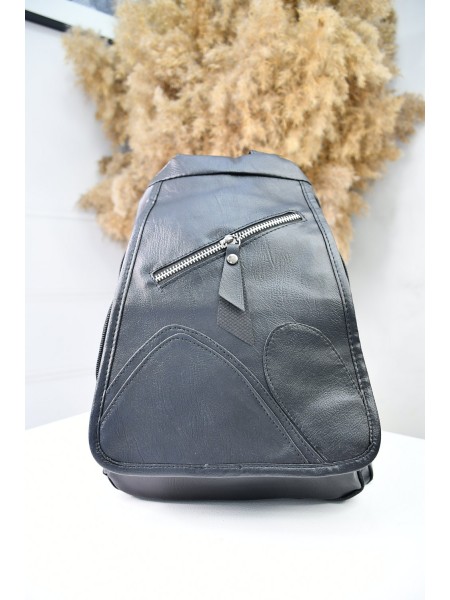 Жіночий рюкзак чорний хлястик коса блискавка