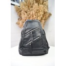 Жіночий рюкзак чорний хлястик косі блискавки