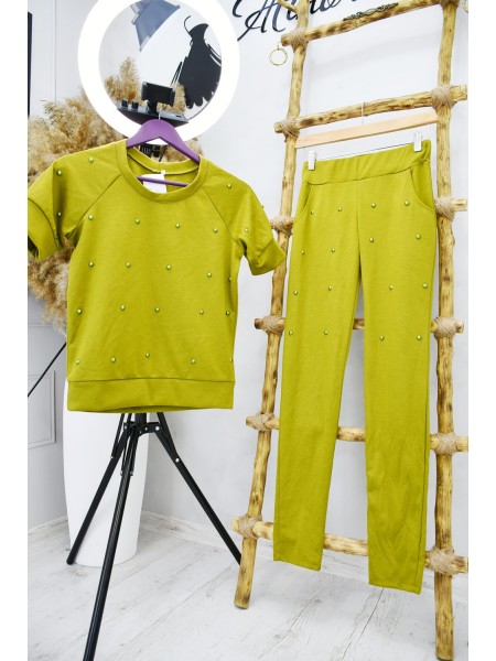Прогулянковий костюм в оливковому кольорі, кофта з намистинами