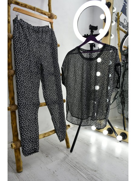 Невагомий костюм у горох