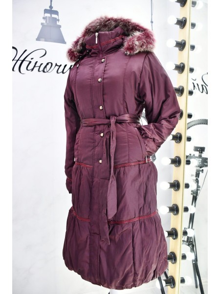 Класичне зимове пальто в виному кольорі
