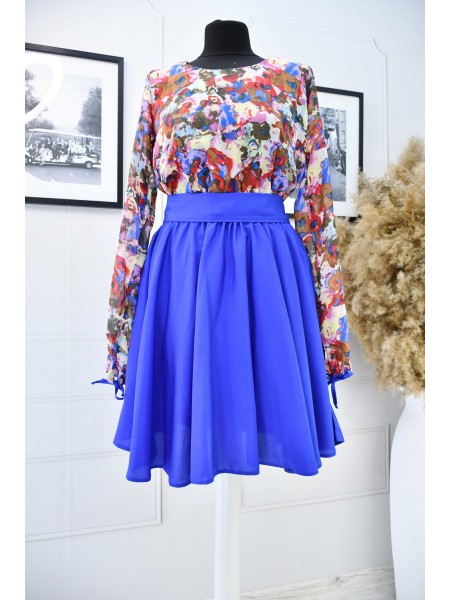 Класна шифонова сукня з синьою спідницею та квітковим верхом