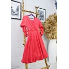 Червона сукня з декольте та рукавом "летюча миша"