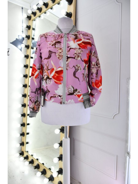 Стильна жіночна куртка в квітах