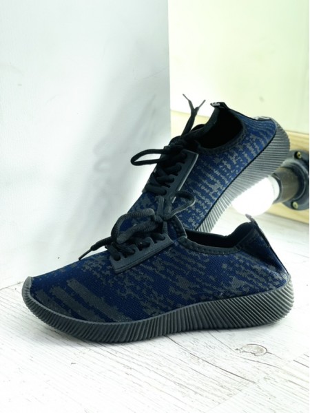 Спортивні кросівки темно-синього кольору