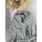 Жіноче кашемірове пальто з капюшоном та паском.